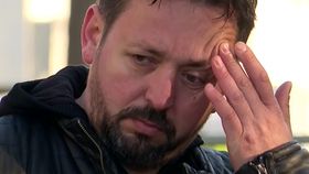 Tatăl lui Sebi Olariu, în lacrimi la procesul lui Vlad Pascu. Bărbatul îndurerat a venit cu poza fiului său la tribunal: „Suntem terminaţi”